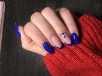 Erősített géllakkozás 1-1 köröm díszítéssel, gépi manikűrrel a belvárosban