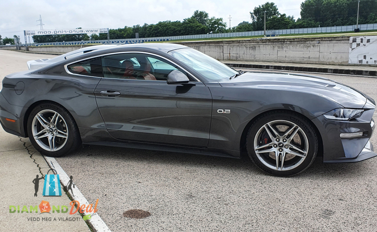 Ülj egy automataváltós 500 lóerős Ford Mustang GT nyergébe és vágtass a Kakucs Ringen!