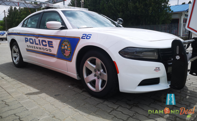 Vezesd a Dodge Charger rendőrautót 3,5,6,8,10 vagy akár 12 körön át a Kakucs Ringen!
