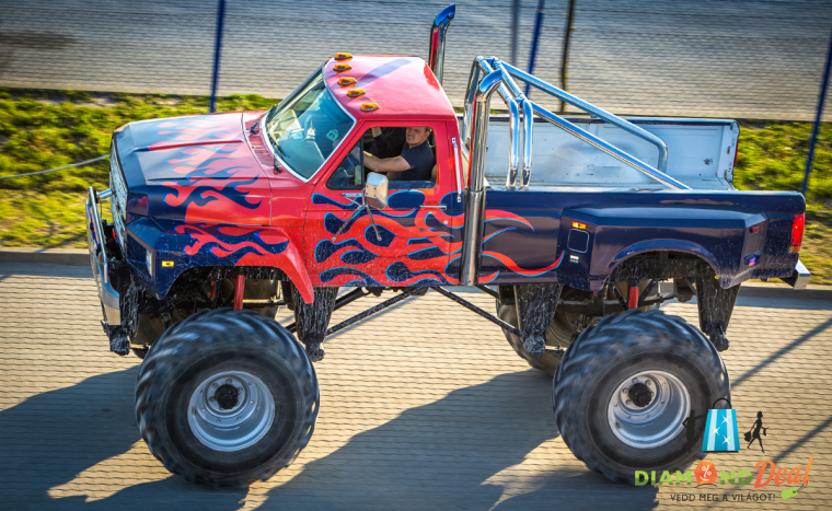 3 körös élményvezetés egy Monster Truck BigFoot volánja mögött, oktatással! Igazi adrenalinfröccs!