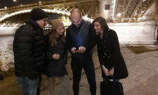 Az elnök fiának elrablása - mobiltelefonnal játszható nyomozós kocsmatúra, 2-6 fő részére