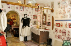 Buszos utazás a Mátrába: Tojáspatkolás, nép motívumgyűjtemény, palóc néprajzi gyűjtemény