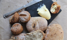 Kézműves klub: házi sajt, kenyér, kovász, vaj, joghurt készítés