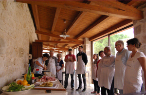 Mediterrán olíva- és borkóstolóval összekötött főzőkurzus és vacsora program