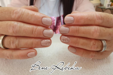 Géllakkozás gépi manikűrözéssel, 1-1 köröm díszítésével, Újpesten