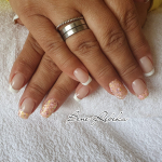 Géllakkozás gépi manikűrözéssel, 1-1 köröm díszítésével, Újpesten