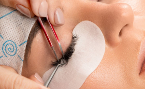 Káprázatos tekintet: Szempilla hosszabbítás 1-6D-ig és dúsítás + ajándék hatóanyagos arcmasszázzsal