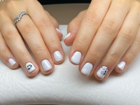 Kezd a nyarat tartós és esztétikus körmökkel: Erősített gél lakkozás manikűrrel a XIII. kerületben