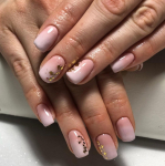 Babyboomer zselés műköröm építés (M méretig) 2 ujj díszítésével