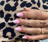 Babyboomer zselés műköröm építés (M méretig) 2 ujj díszítésével