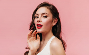 Emeld ki ajkaid - Több színből választható szájkontúr tetoválás + Félsatír, korrekció