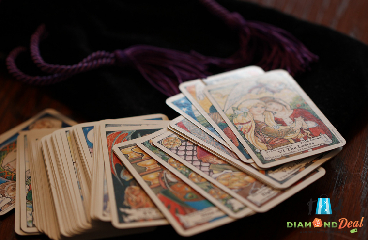 Tárd fel a jövőd: Tarot éves kártyavetés